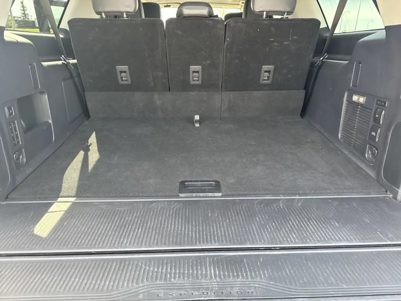 Ford Expedition снимка Ford Expedition