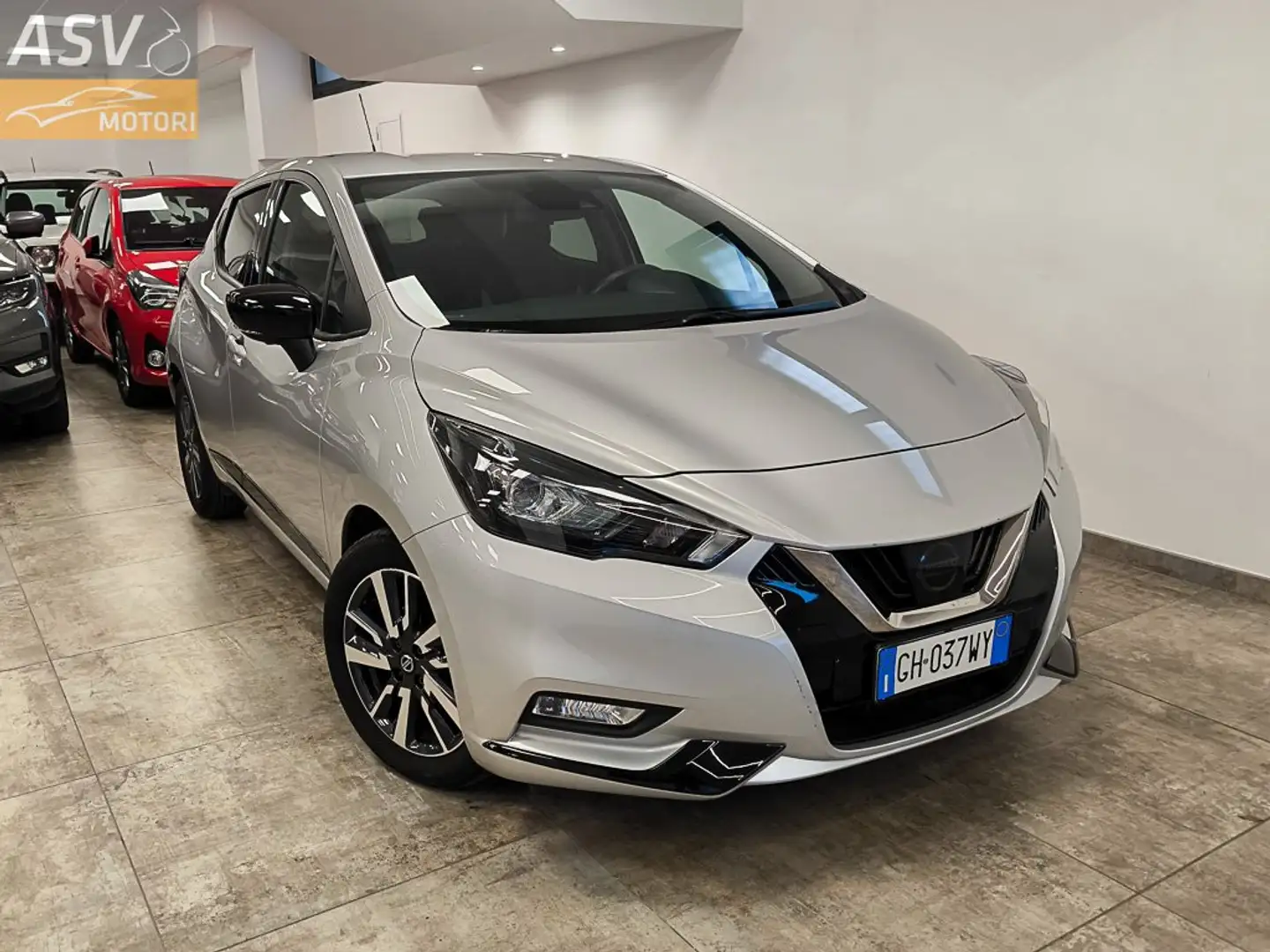 Nissan Micra Micra 1.0 ig-t Tekna Bose Personal Ed. 92cv Grey - 1