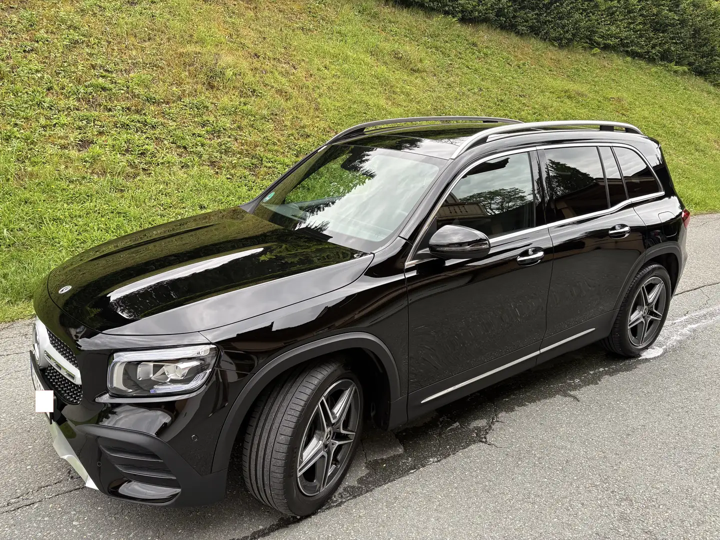 Mercedes-Benz GLB 200 GLB 200 4MATIC Aut. / AMG-Line / Pano Schwarz - 1