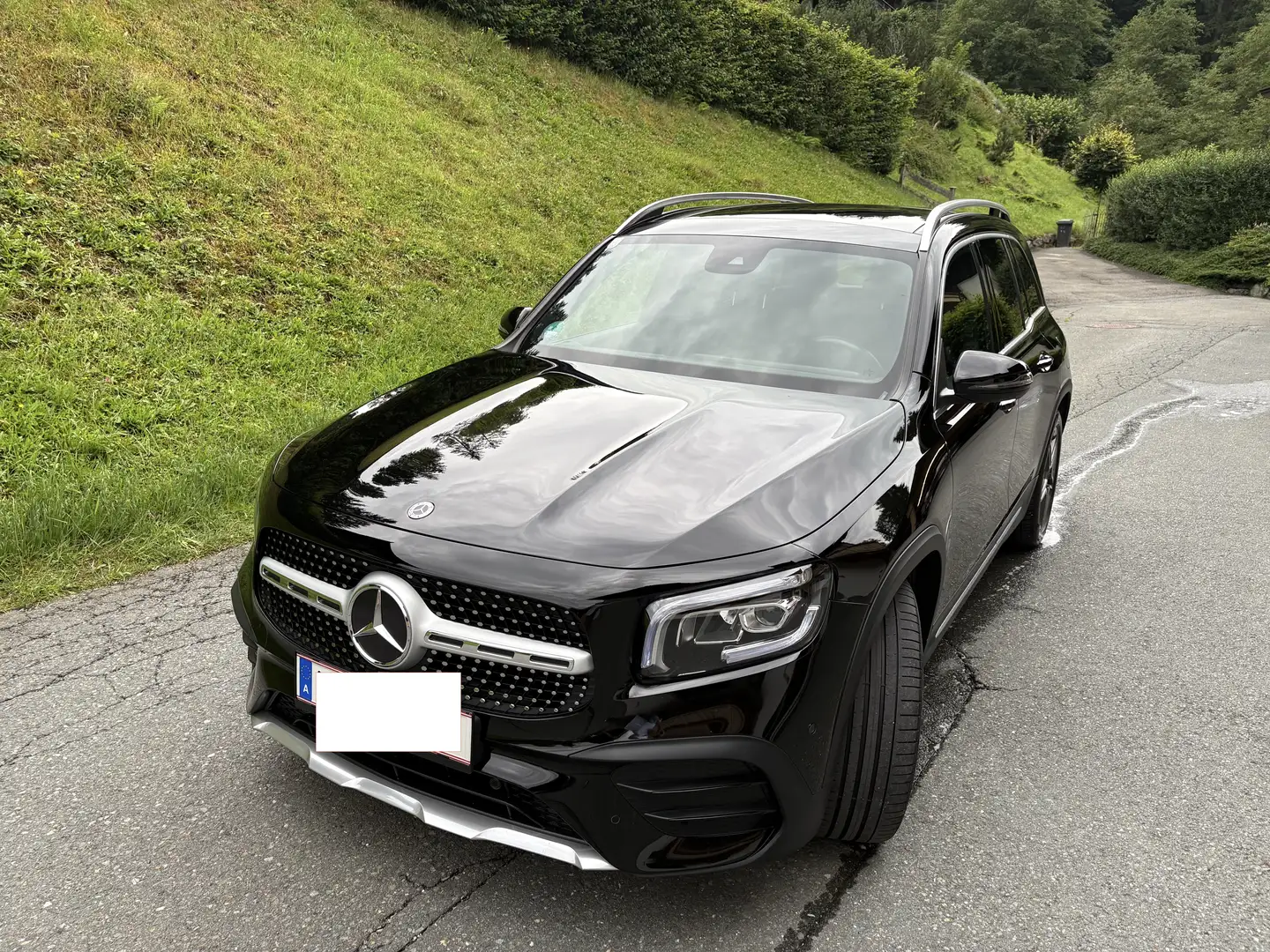 Mercedes-Benz GLB 200 GLB 200 4MATIC Aut. / AMG-Line / Pano Schwarz - 2
