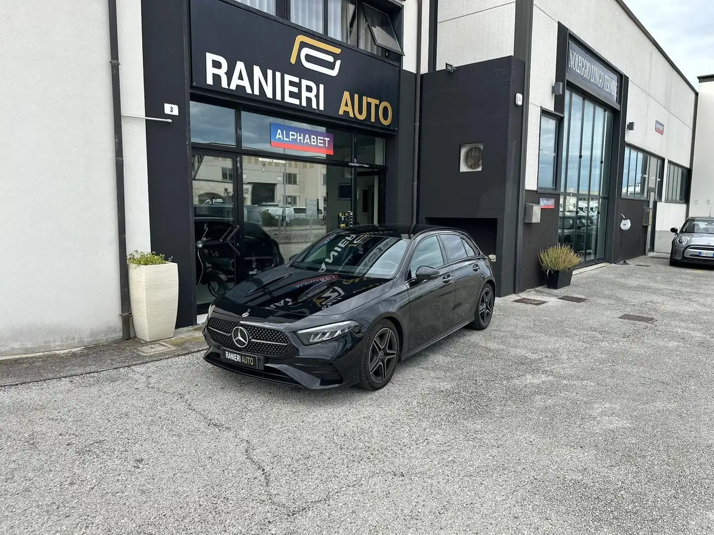 Mercedes-Benz A 180 A 180d AMG Line Premium auto Nero - 1
