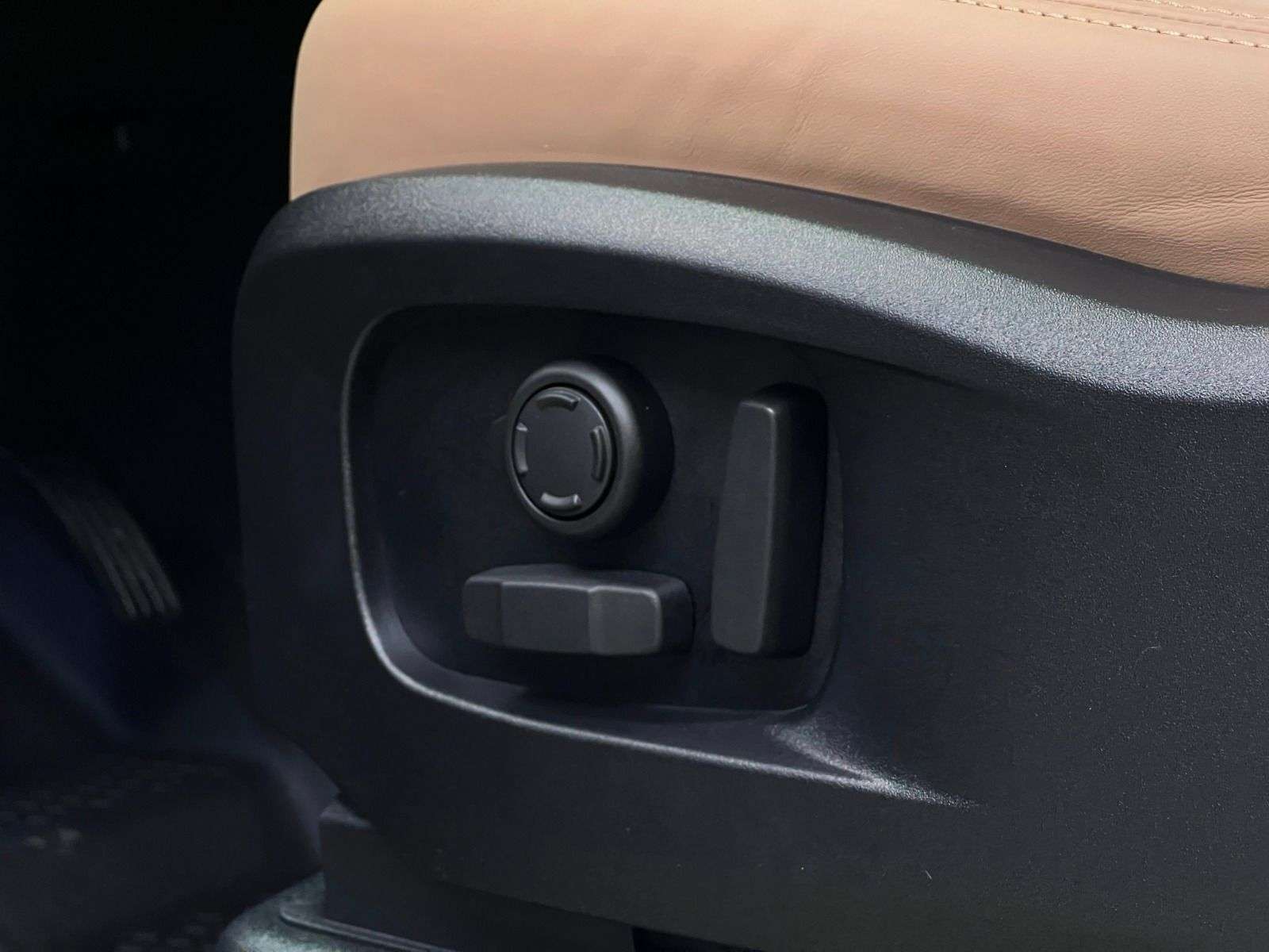 2026 Land Rover Defender 110 P400 X-DYNAMIC SE thumb 30