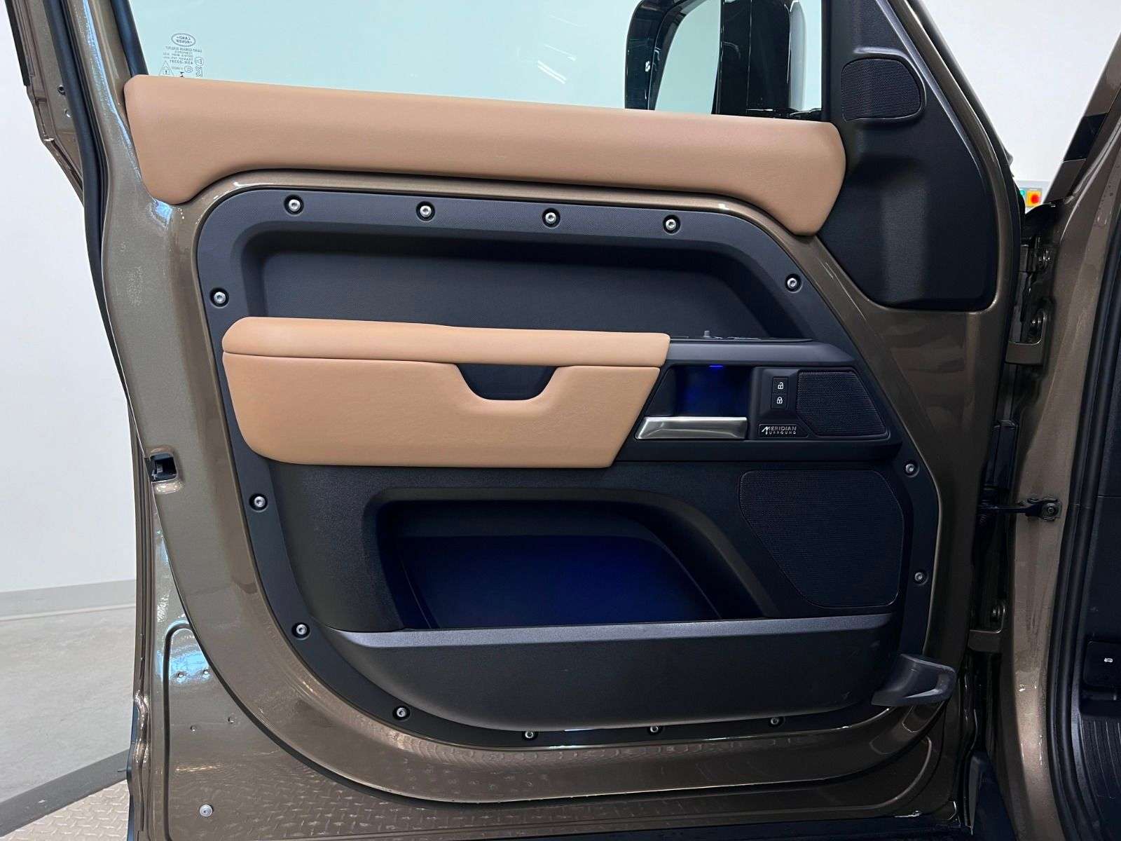 2026 Land Rover Defender 110 P400 X-DYNAMIC SE thumb 28