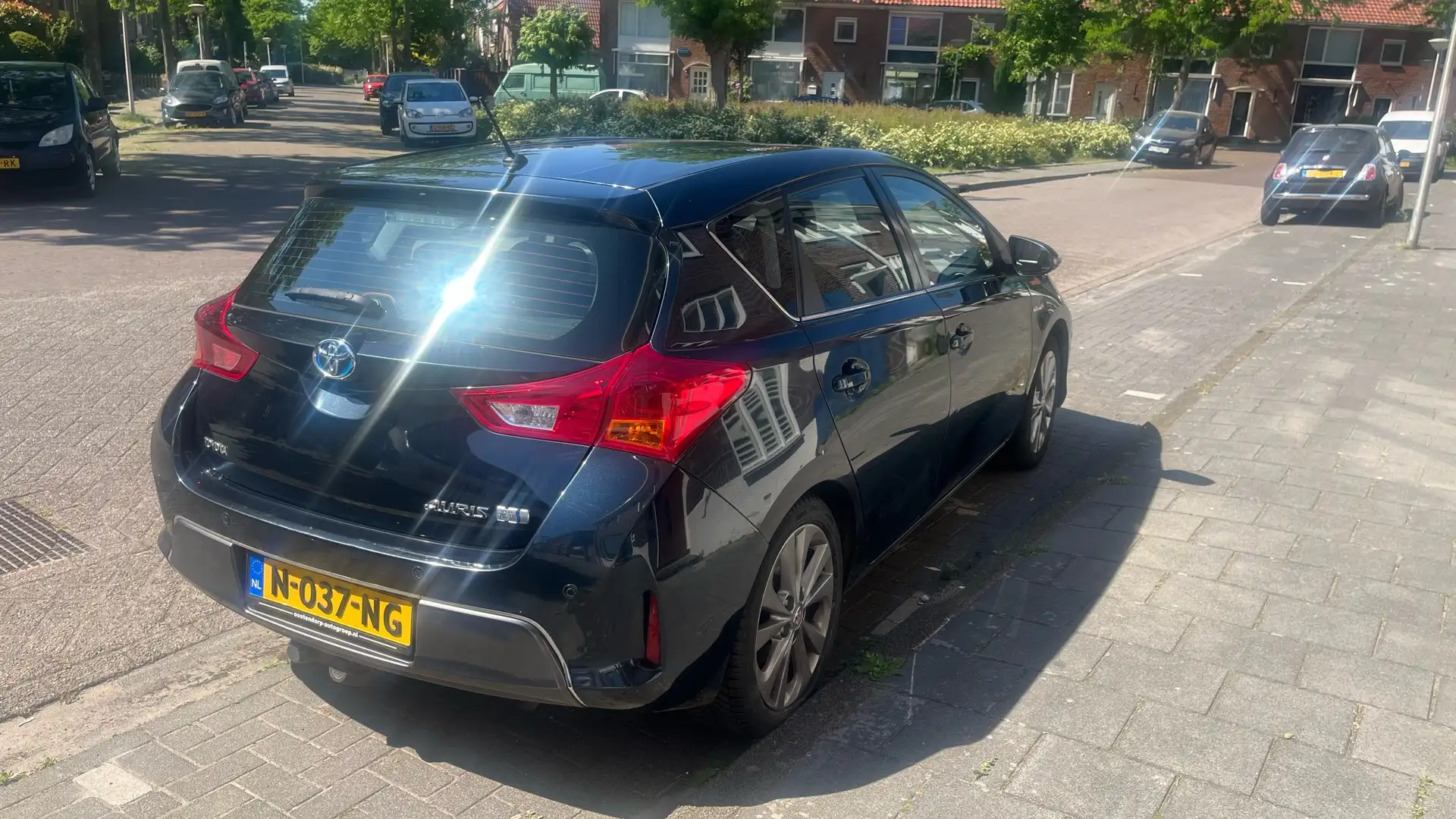 Toyota Auris 1.8 Hybrid Lease Šedá - 2