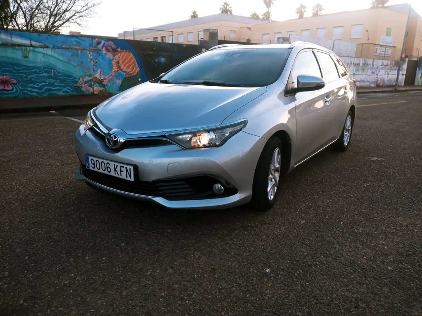 Toyota Auris Touring Sports 115D Advance Gris - 1