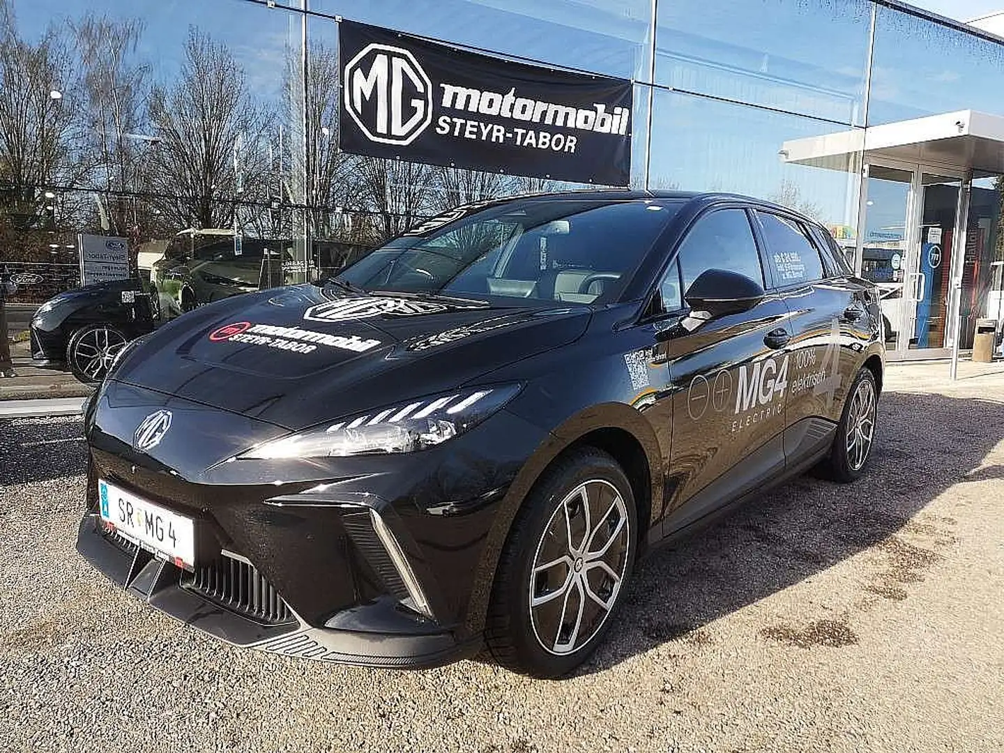 MG MG4 EV 64 kWh Luxury Schwarz - 1