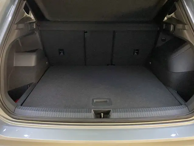 Volkswagen Tiguan view 12