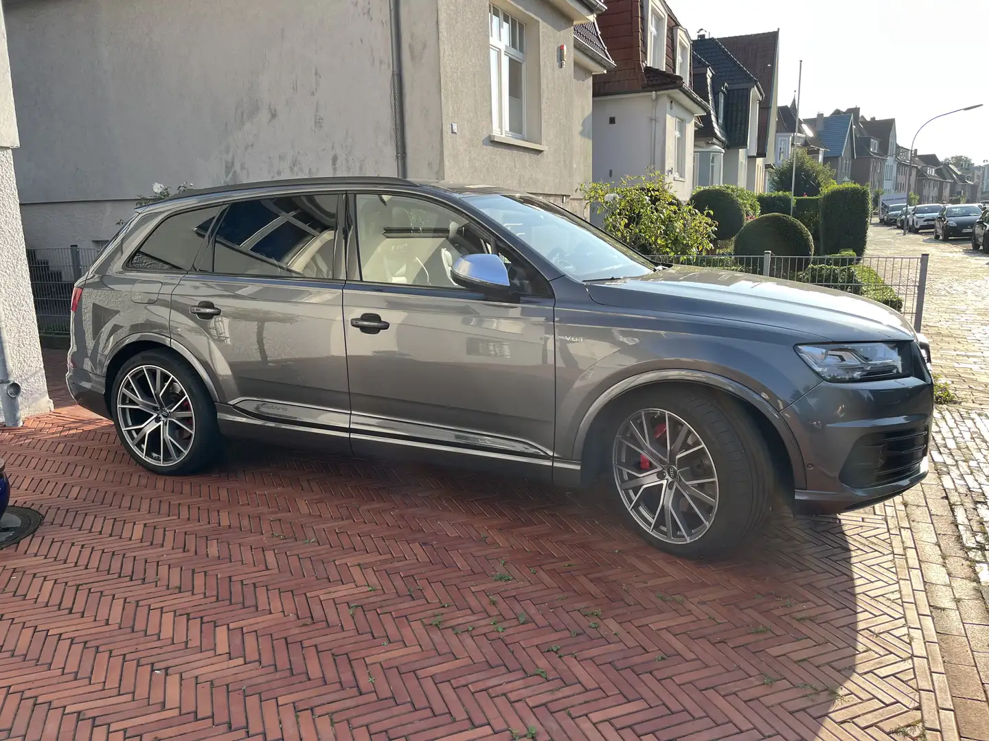 Audi SQ7 VOLL/PANO/STANDHZG/WINTERREIFEN Grau - 1