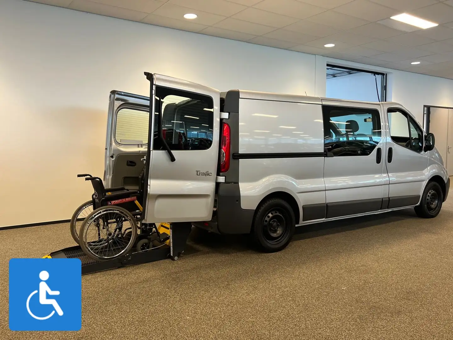 Renault Trafic L2H1 Rolstoelbus 4+1 Zilver - 2