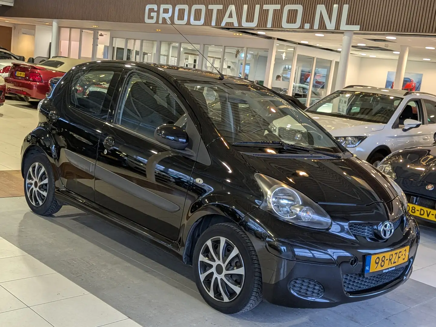 Toyota Aygo 1.0-12V Comfort Navigator Automaat Airco, Stuurbek Zwart - 1