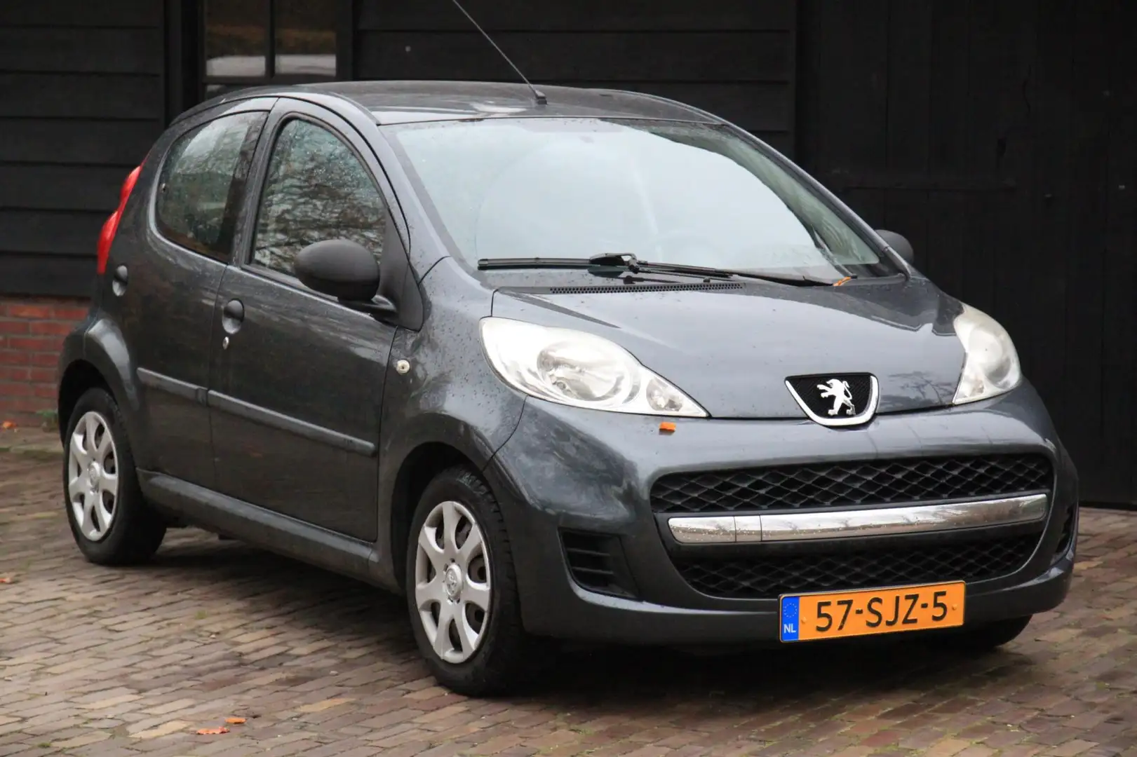 Peugeot 107 1.0-12V XR Airco/5 Deurs/Apk 11-2026 Gris - 2