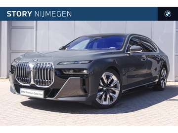 xDrive60 M Sport / Panoramadak Sky Lounge / Trekha