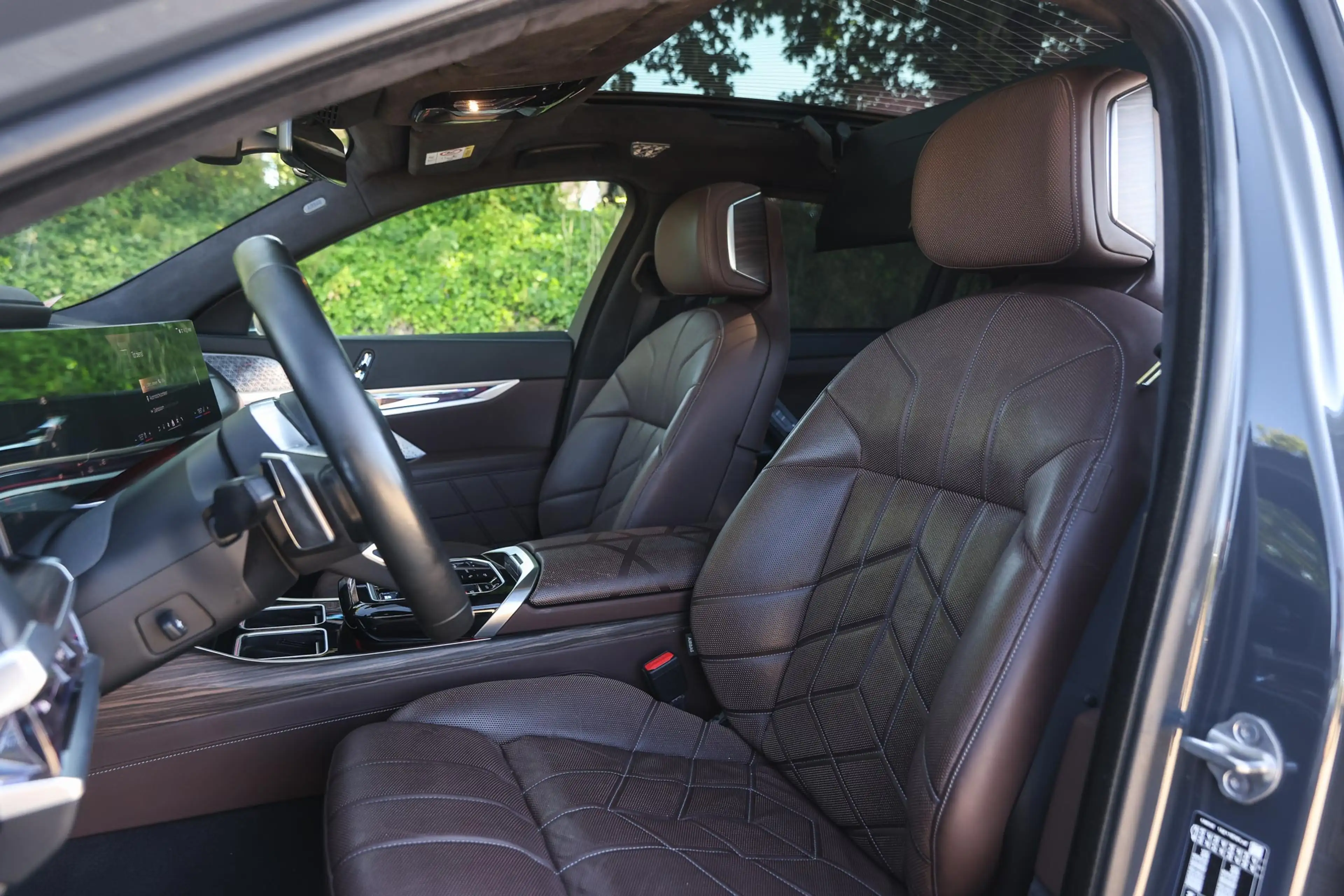 BMW i7 xDrive60 M Sport / Panoramadak Sky Lounge / Trekha — photo 14