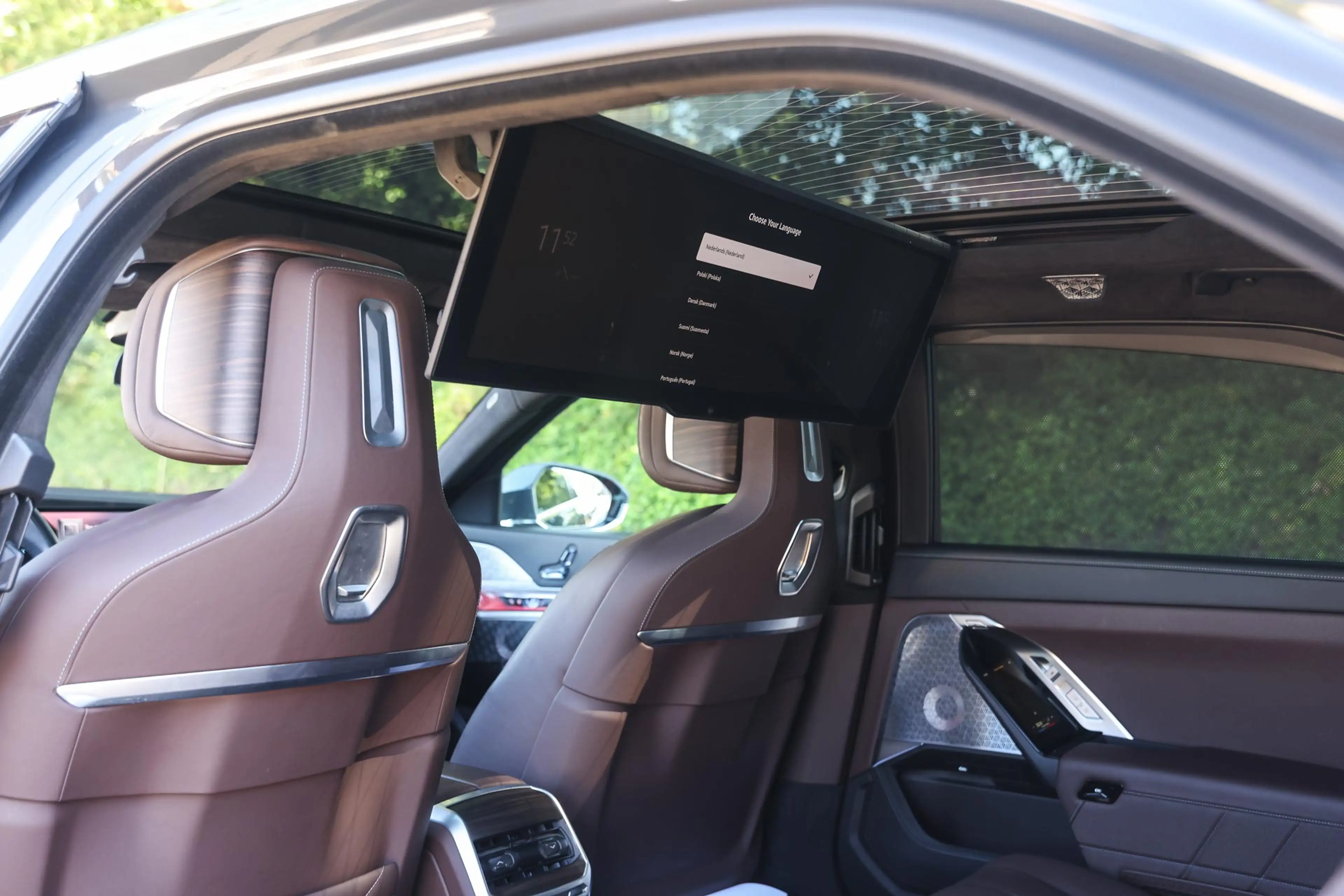 BMW i7 xDrive60 M Sport / Panoramadak Sky Lounge / Trekha — photo 12