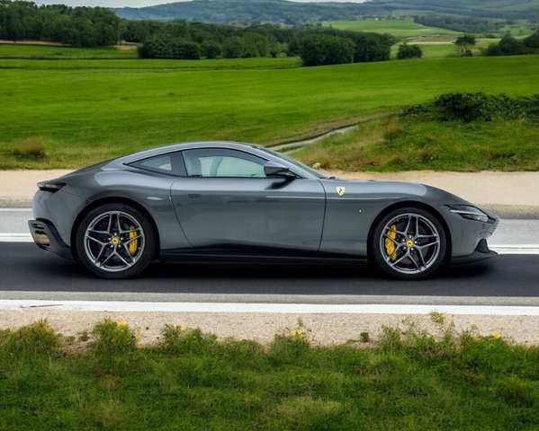 Ferrari Roma *Grigio Silverstone*Park Kamera*AppleCarPlay