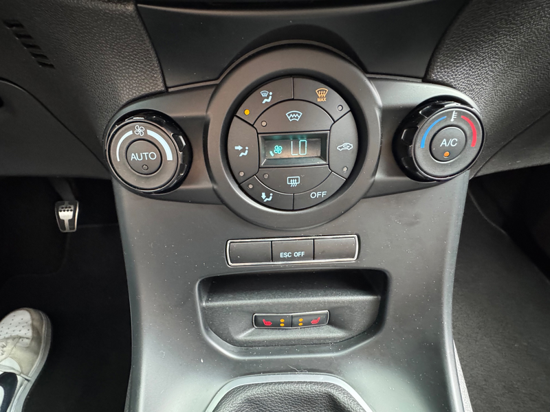 Ford Fiesta 1.6 ST2 / Nw Riem / Recaro / Led — photo 13