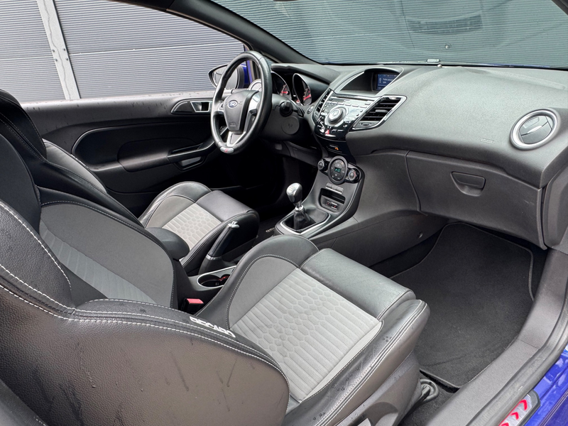 Ford Fiesta 1.6 ST2 / Nw Riem / Recaro / Led — photo 12