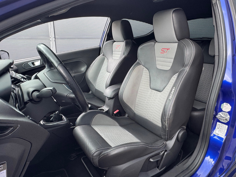 Ford Fiesta 1.6 ST2 / Nw Riem / Recaro / Led — photo 6
