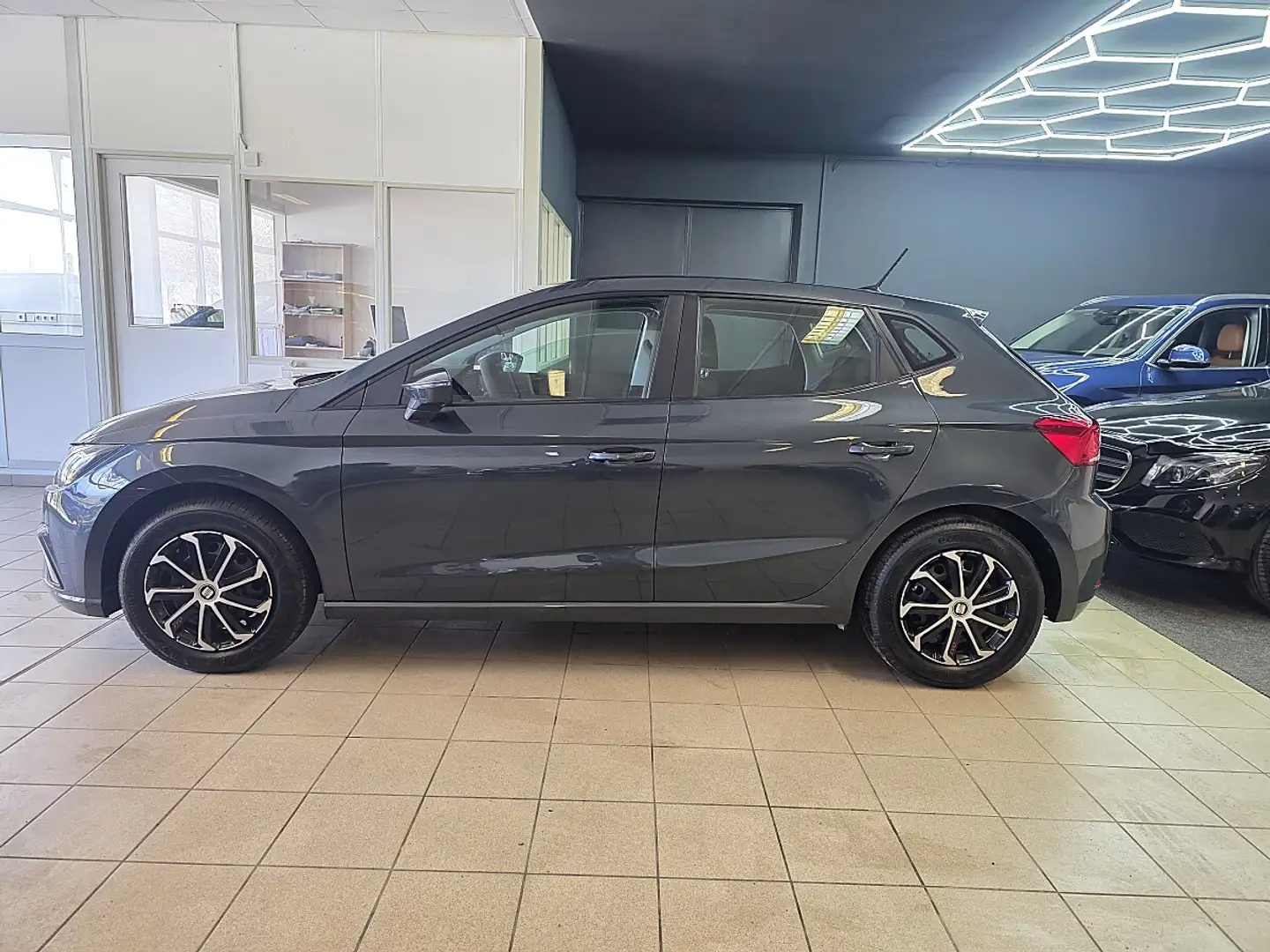 SEAT Ibiza 1,0 Austria Edition Grau - 2
