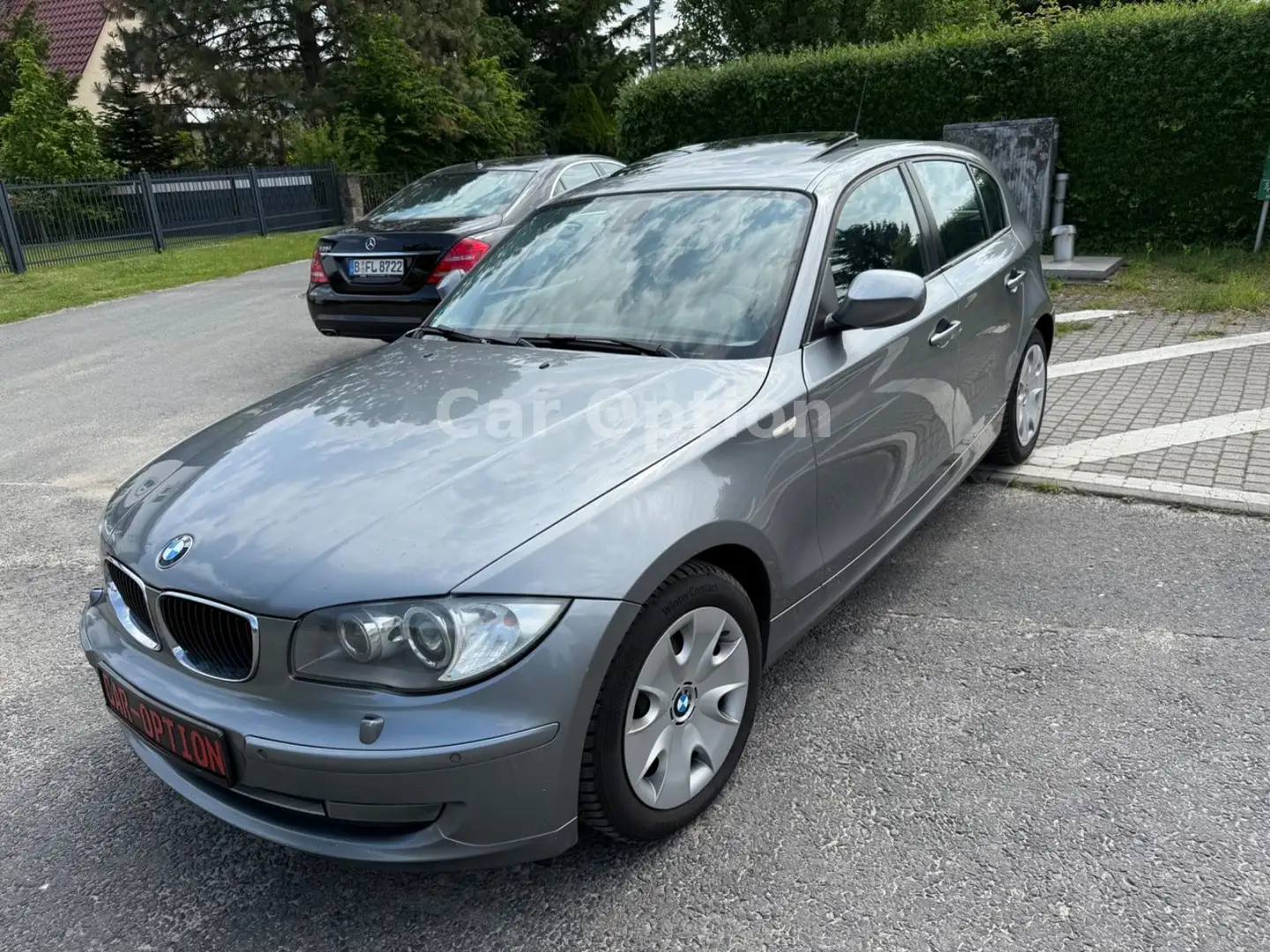 BMW 116 d Limousine/Xenon/Glasdach/PDC Grau - 1