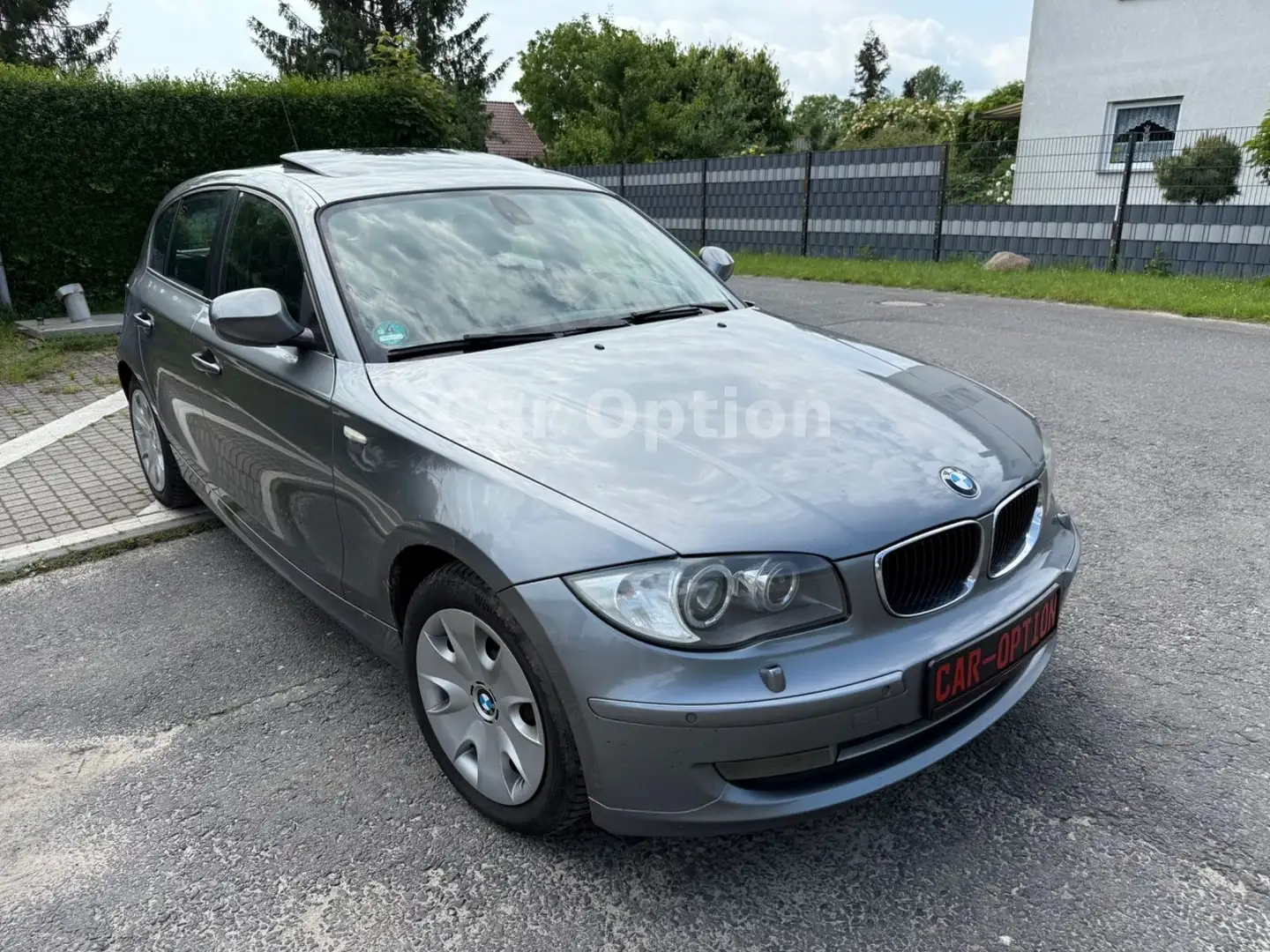 BMW 116 d Limousine/Xenon/Glasdach/PDC Grau - 2