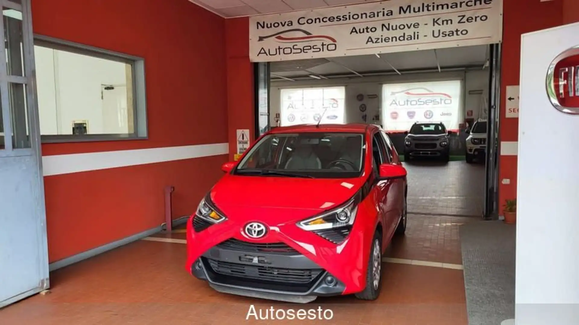 Toyota Aygo Connect 1.0 VVT-i 72 CV 5 porte x-cool Rot - 1