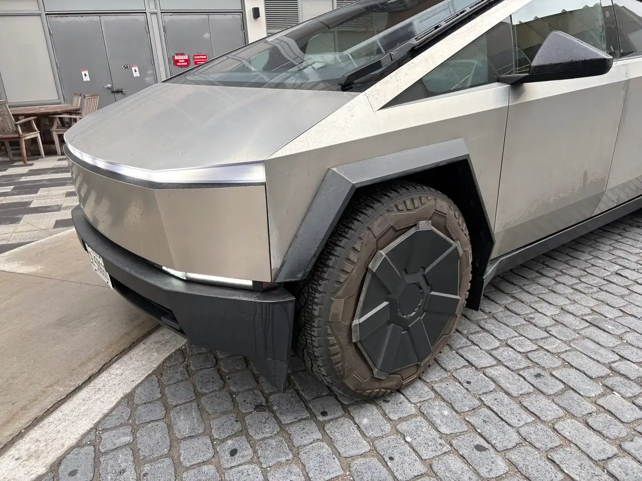 Tesla Cybertruck снимка Tesla Cybertruck
