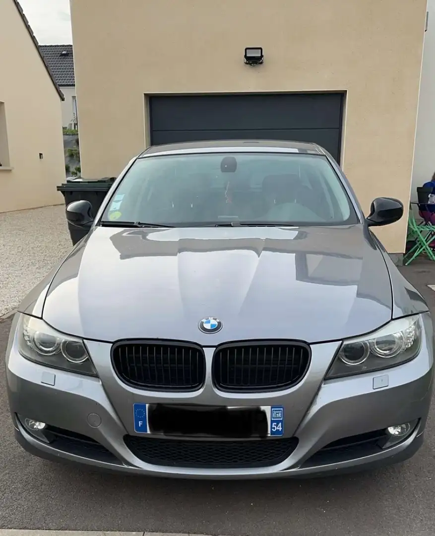 BMW 318 318d 143 ch Confort A Gris - 1
