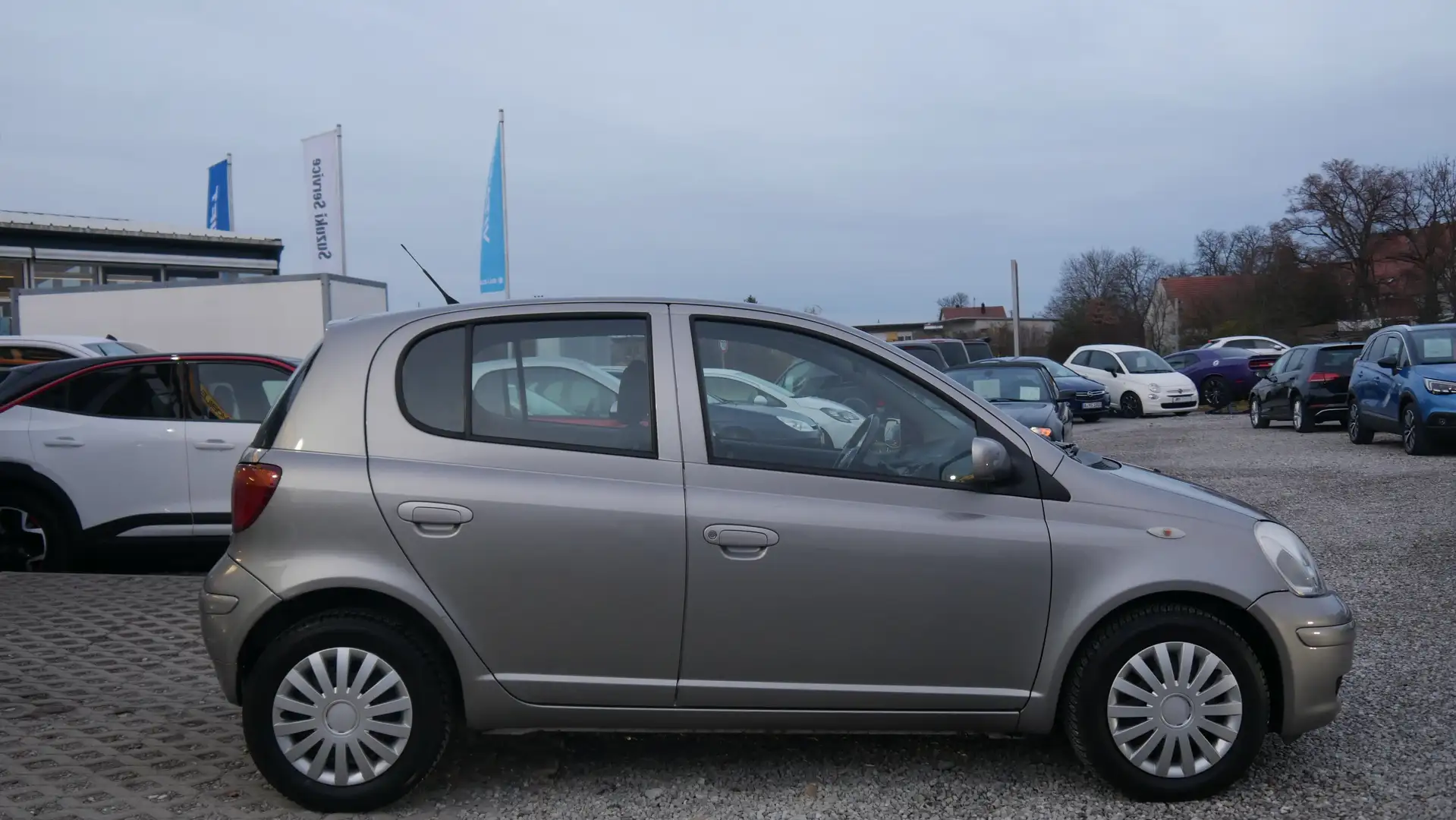 Toyota Yaris 1.3 Automatikgetriebe Allwetterr TÜV Neu Klima Gris - 2