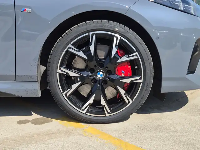 BMW 1 Series view 13