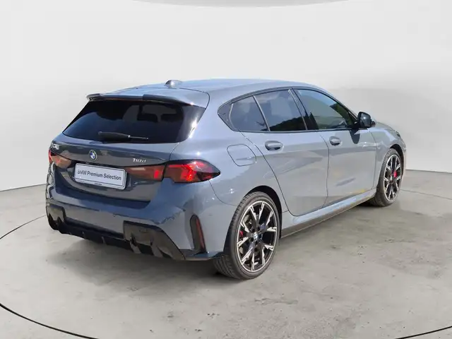 BMW 1 Series view 4