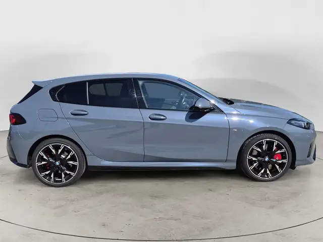 BMW 1 Series view 5