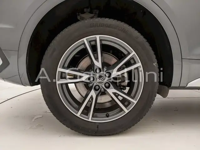 Audi Q5 view 9
