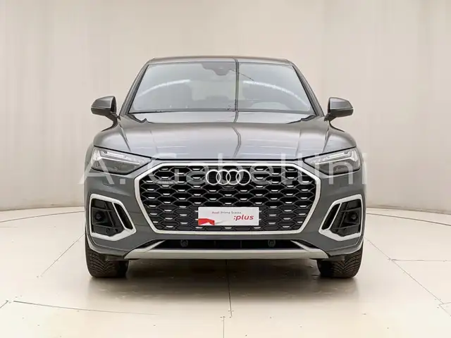 Audi Q5 view 2