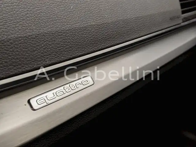Audi Q5 view 12