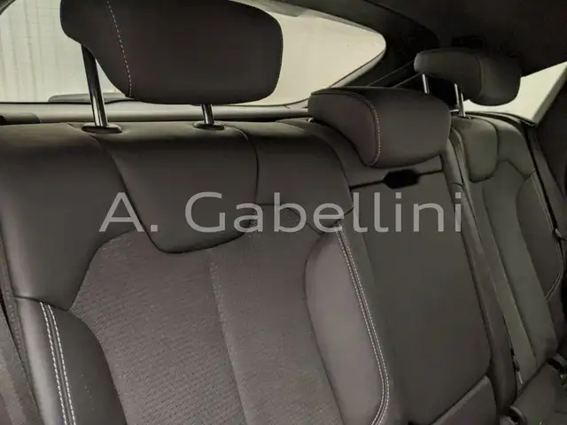 Audi Q5 view 8
