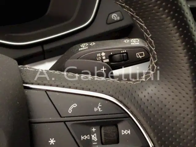 Audi Q5 view 11