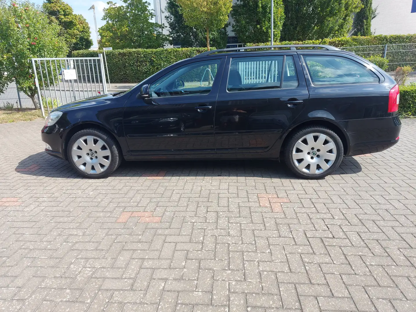 Skoda Octavia Schwarz - 2