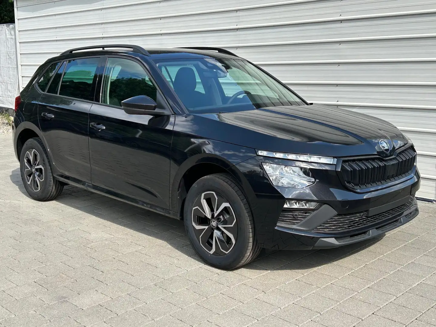 Skoda Kamiq Extra 1.5 TSI DSG AHK*Android Auto*BlackPak*Key... Schwarz - 1
