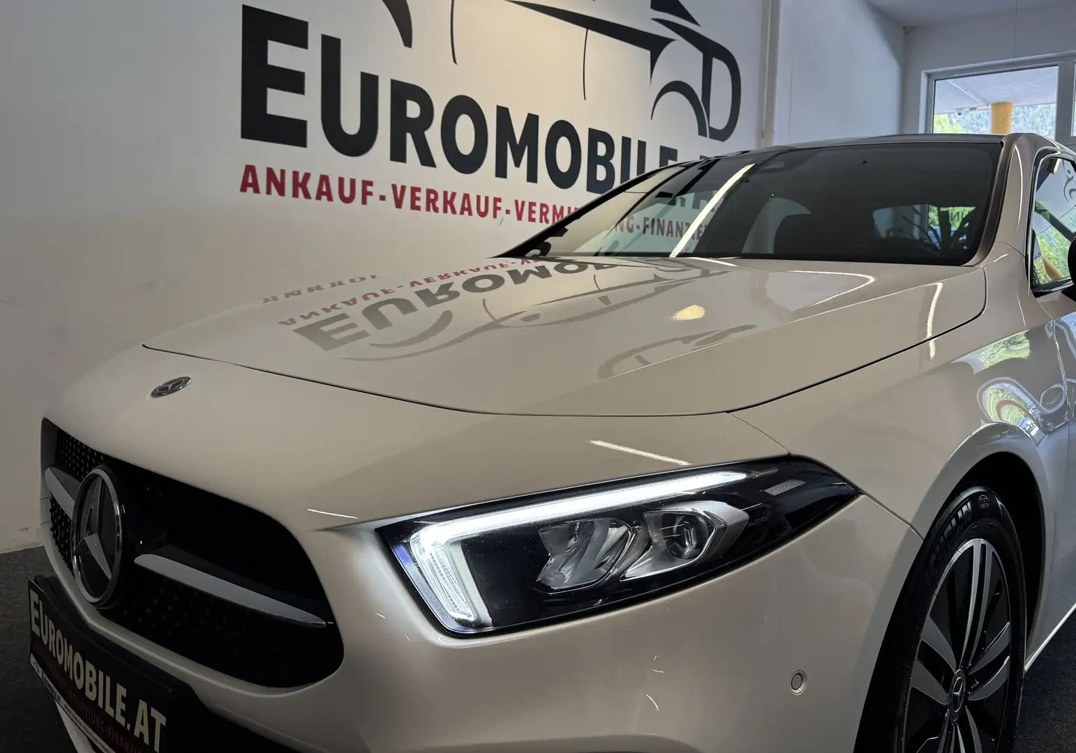 Mercedes-Benz A 180 180d *Night-Paket*PANO*RFK*AMBIENTE*BURMESTER*LED Weiß - 2