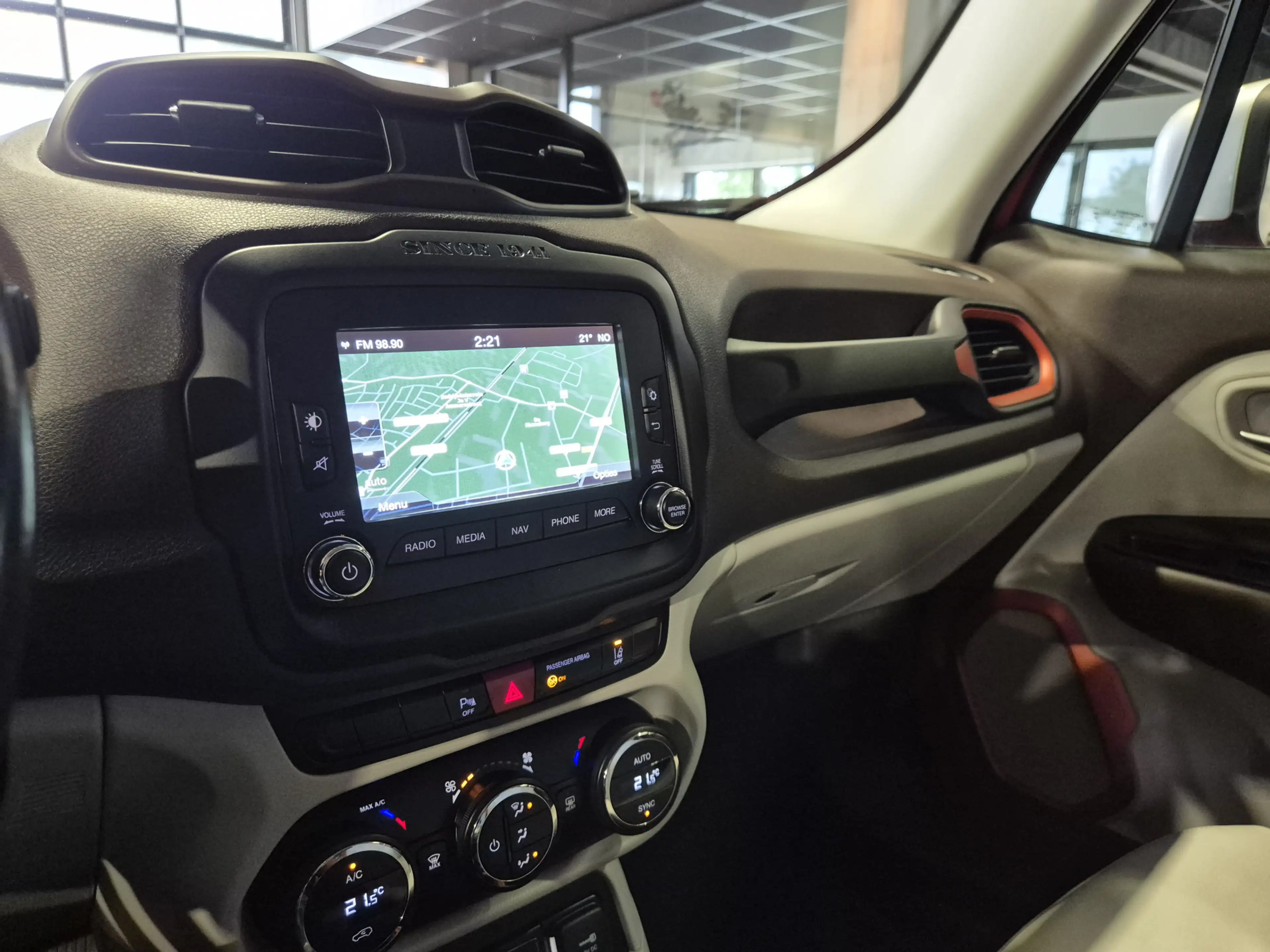 Jeep Renegade 1.4 MultiAir Opening Edition Navigatie | Volleder — photo 7