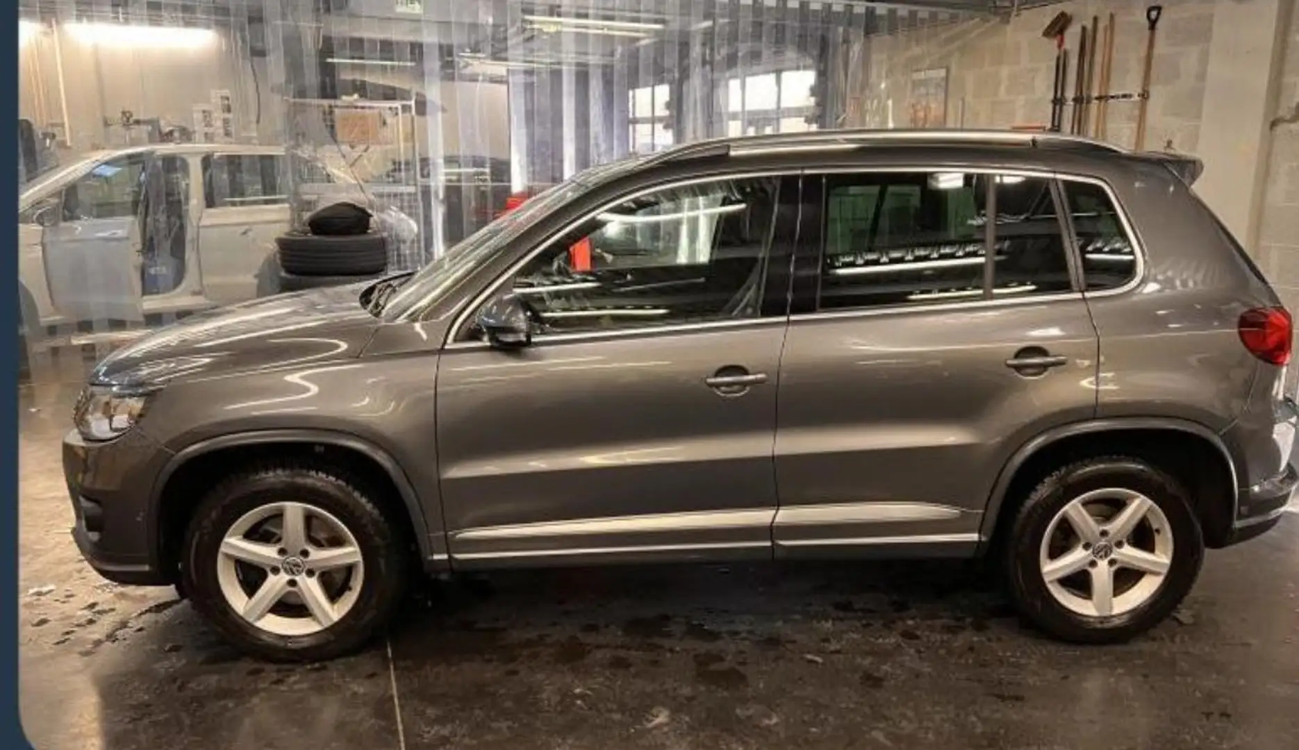 Volkswagen Tiguan Sport & Style BMT 4Motion Grau - 2