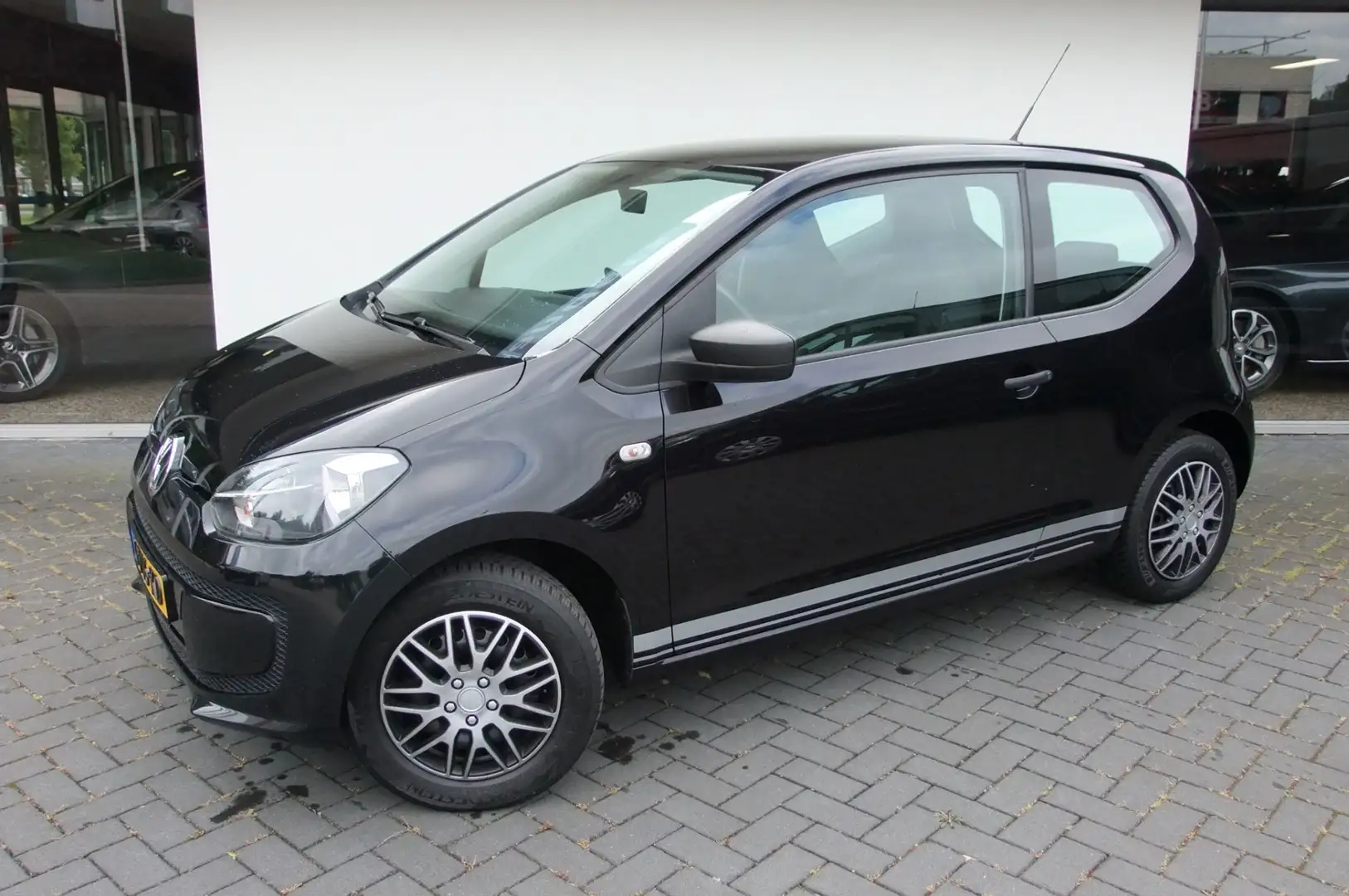 Volkswagen up! 1.0 take up! / Airco/ Navigatie Maps en More Zwart - 2