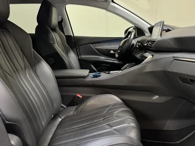 Peugeot 3008 view 2