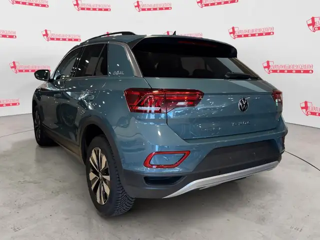Volkswagen T-Roc view 4