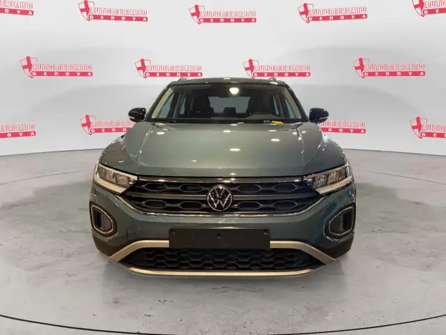 Volkswagen T-Roc view 2
