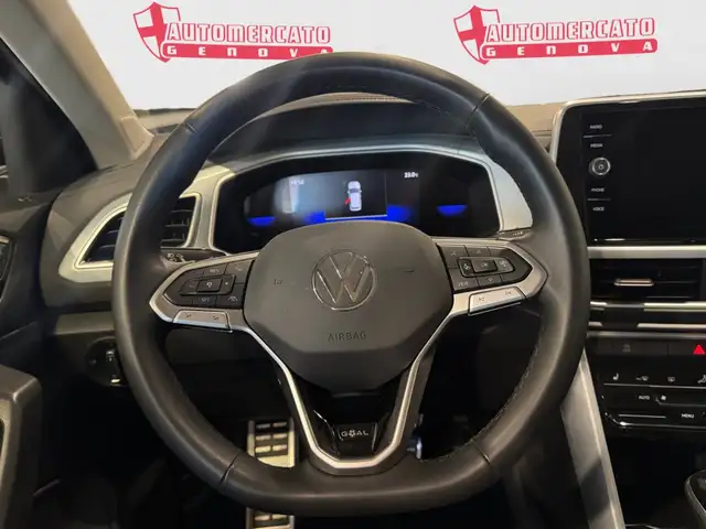 Volkswagen T-Roc view 11