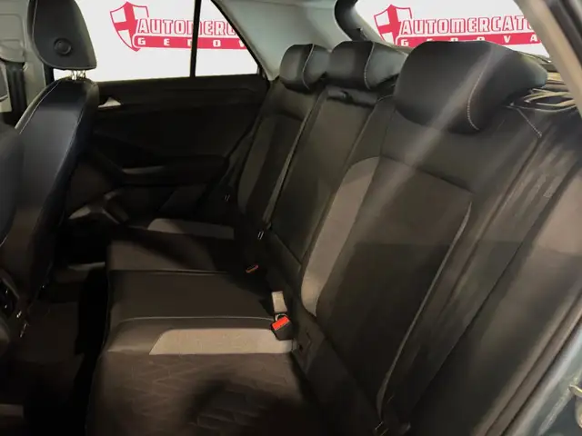 Volkswagen T-Roc view 13