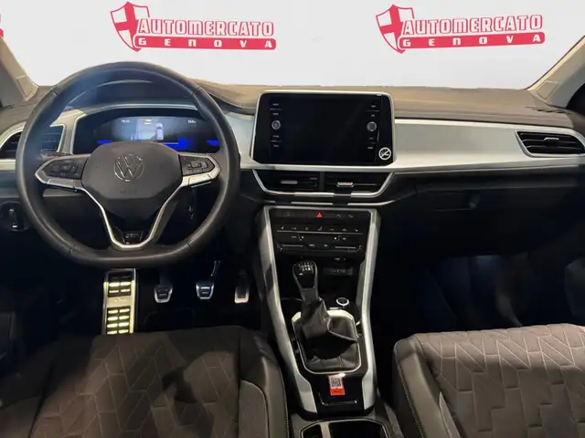Volkswagen T-Roc view 10