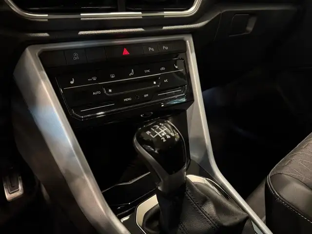 Volkswagen T-Roc view 15